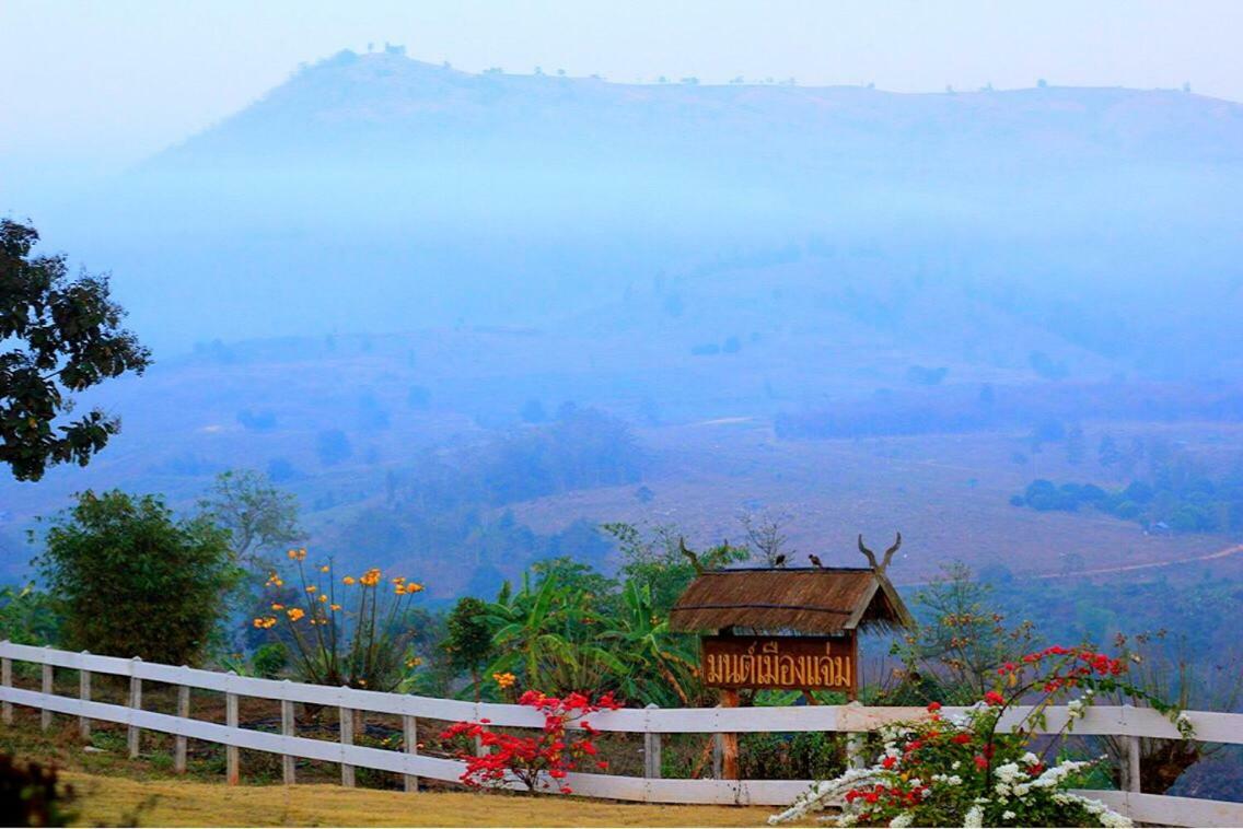 Hotel มนต์เมืองแจ่ม Landkreis Landkreis Mae Chaem Exterior foto